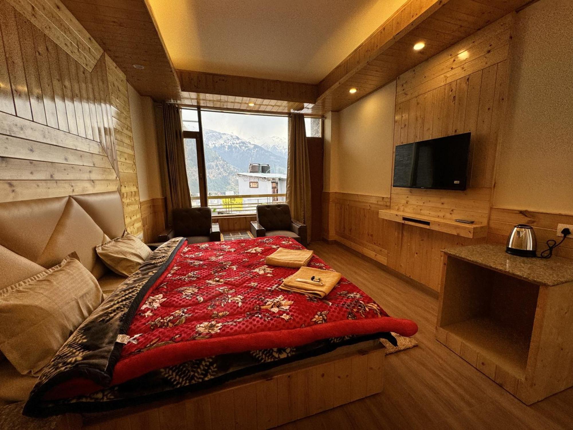 Whistling Wood By Sky Group Hotel - Manali (Himachal Pradesh) — Photos 1